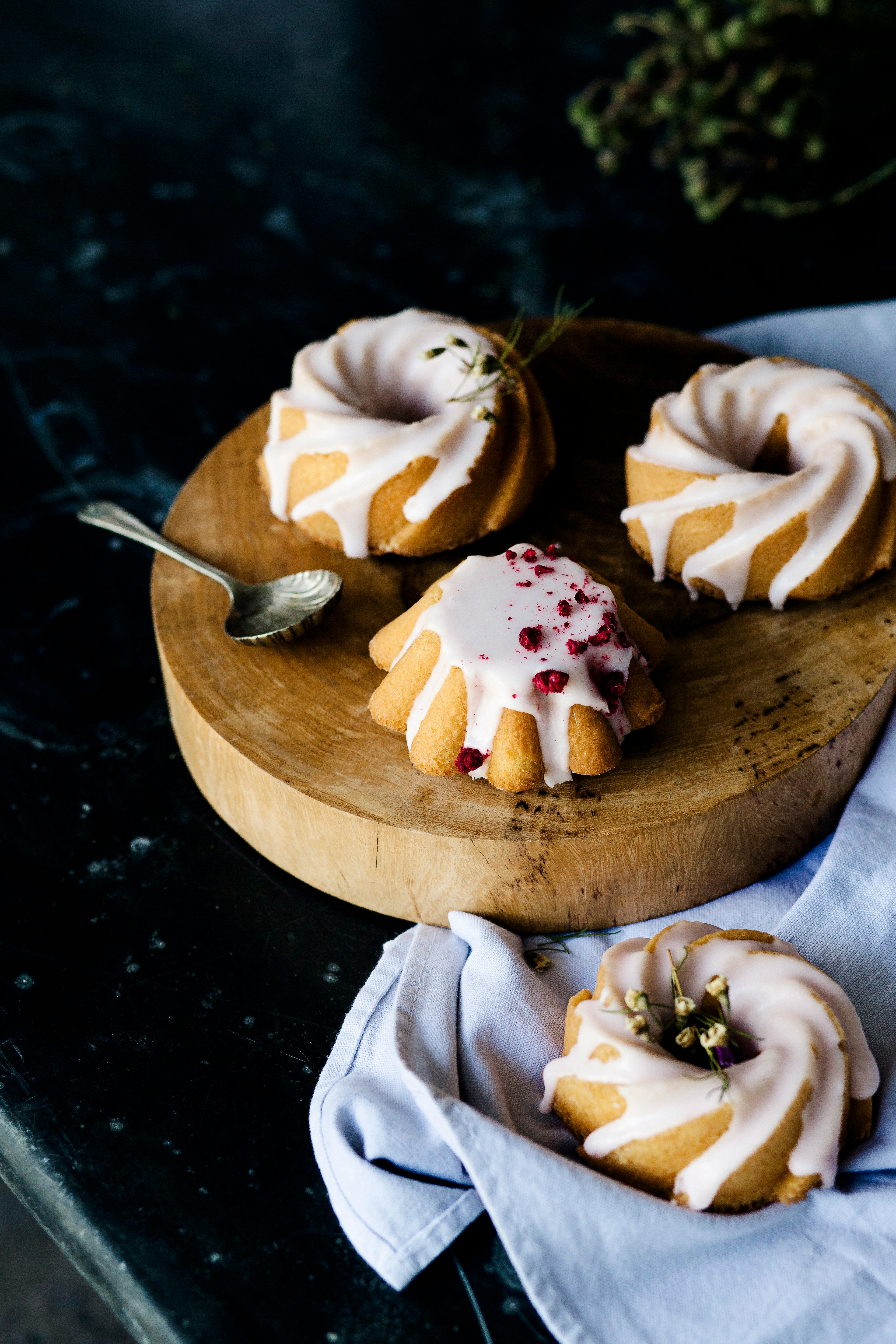 Mini vanilla tart with glaze